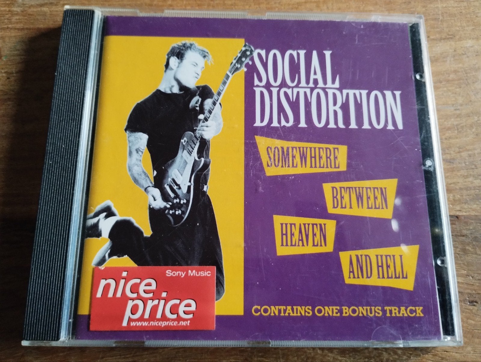 Social Distortion - Somewhere Between Heaven and Hell CD, Gebruikt, Met bonustracks, Ophalen of Verzenden, Punk Rock
