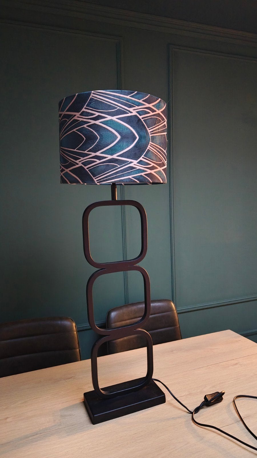 Design lamp met groene Art Deco lampenkap, 50 tot 75 cm, Ophalen of Verzenden, Stof, Art Deco, Modern Design