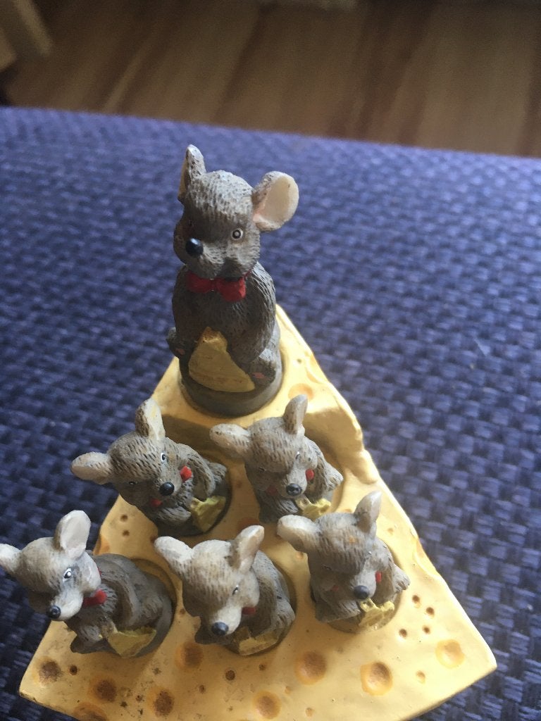 moeder-muis en 5 muisjes als prikker in een kaas, Gebruikt, Meerkleurig, Overige stijlen, Kunststof