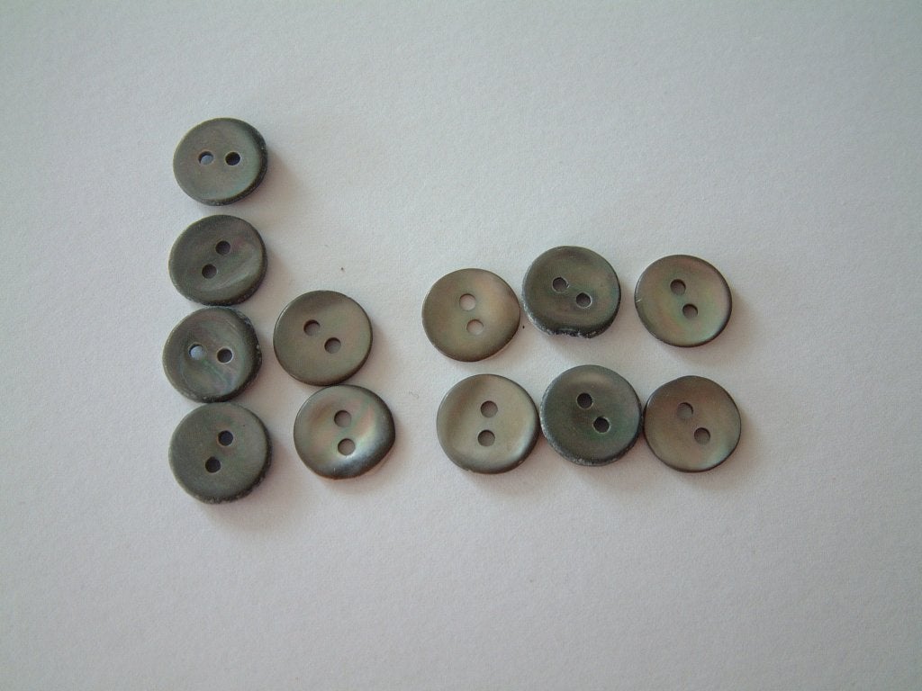 12 oude parelmoer parlemoer knopen, Ophalen of Verzenden, Gebruikt, Knoop of Knopen
