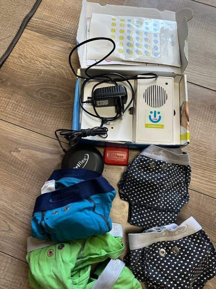 Uriflex Contessa plaswekker + 4 broekjes bedplassen alarm, Ophalen of Verzenden, Gebruikt, Overige typen