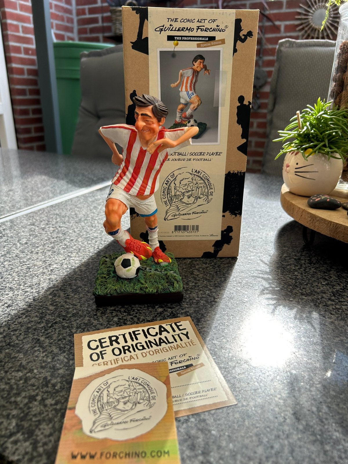 Guillermo Forchino 'The Football Player' Special Edition, Ophalen of Verzenden, Handgemaakt, 20 - 50 cm, Beeld