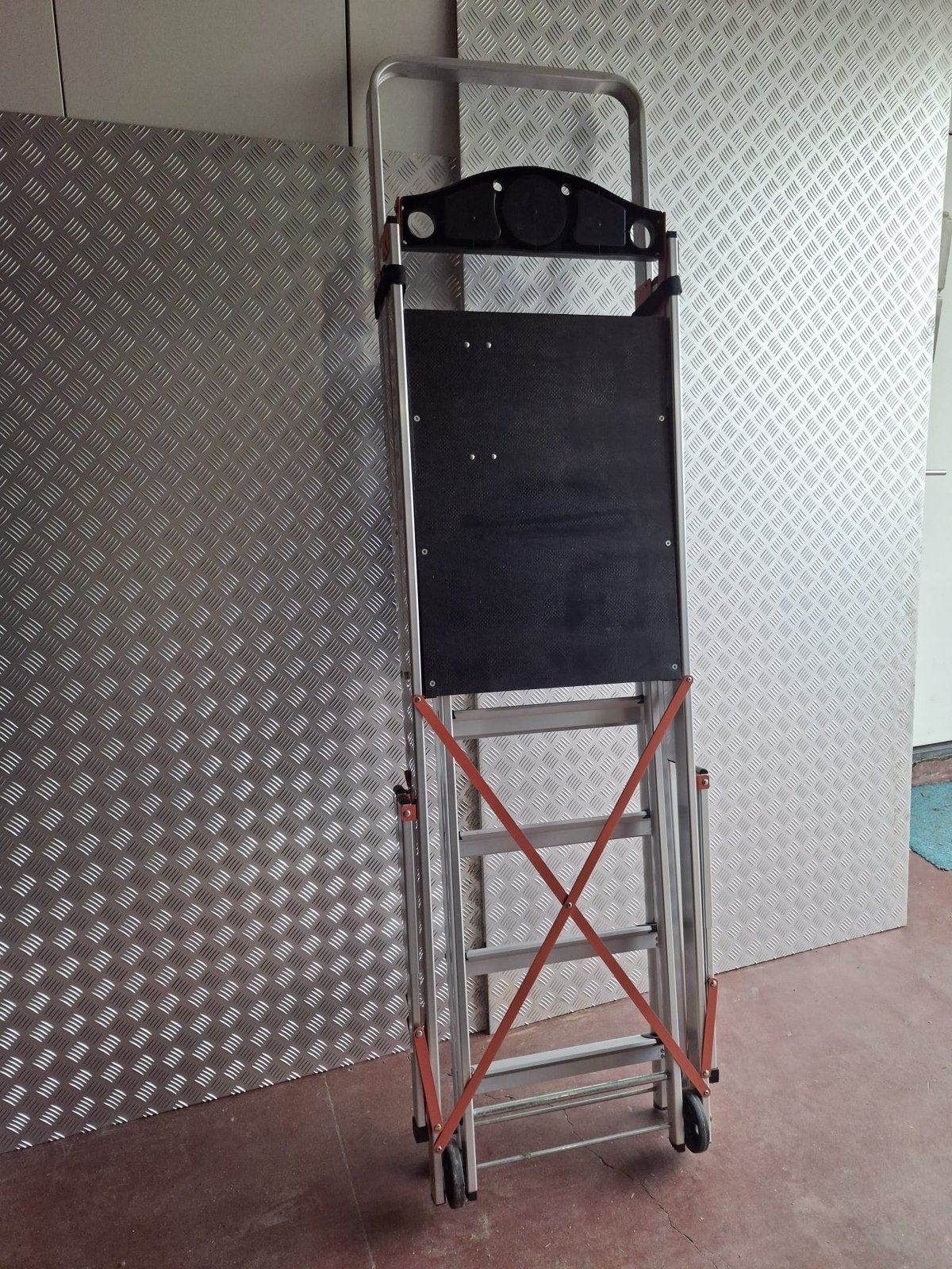Platform ladder Altrex, Doe-het-zelf en Verbouw, Steigers, Ophalen, Zo goed als nieuw, Rolsteiger of Kamersteiger, 5 meter of hoger
