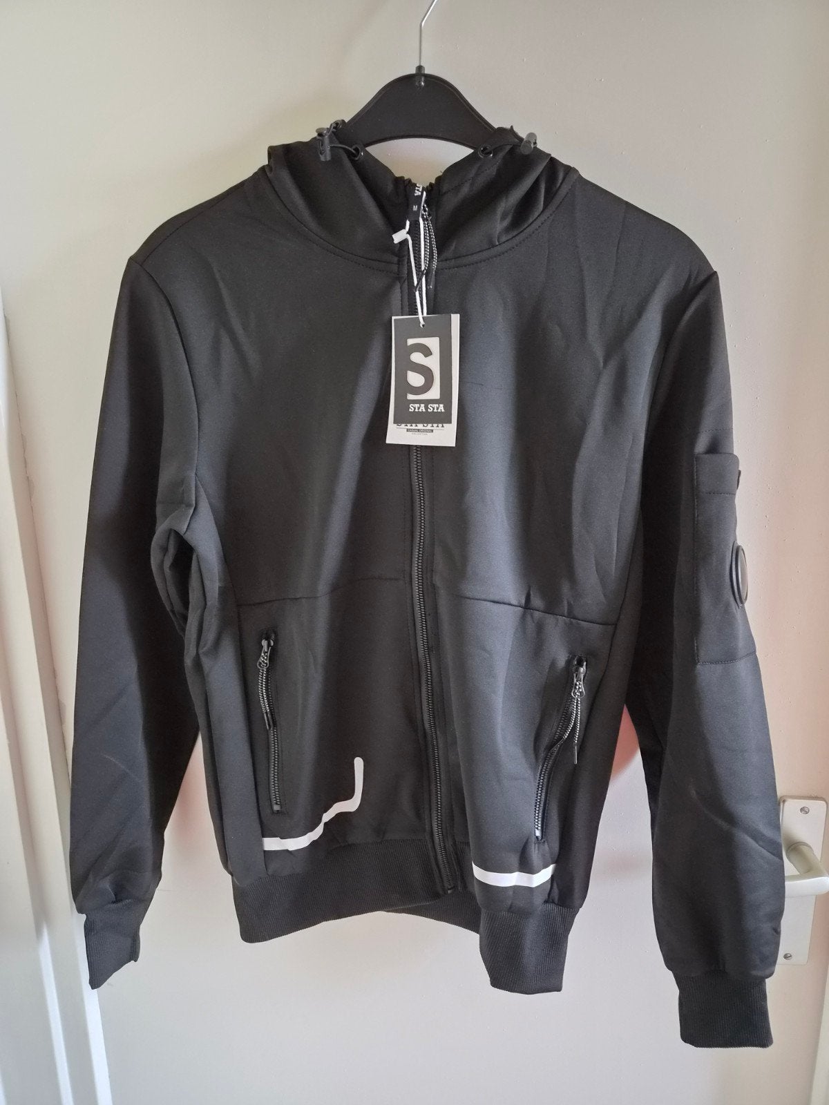 Zwart trainingspak met capuchon en broek - Nieuw, Kleding | Heren, Truien en Vesten, Ophalen of Verzenden, Nieuw, Overige maten