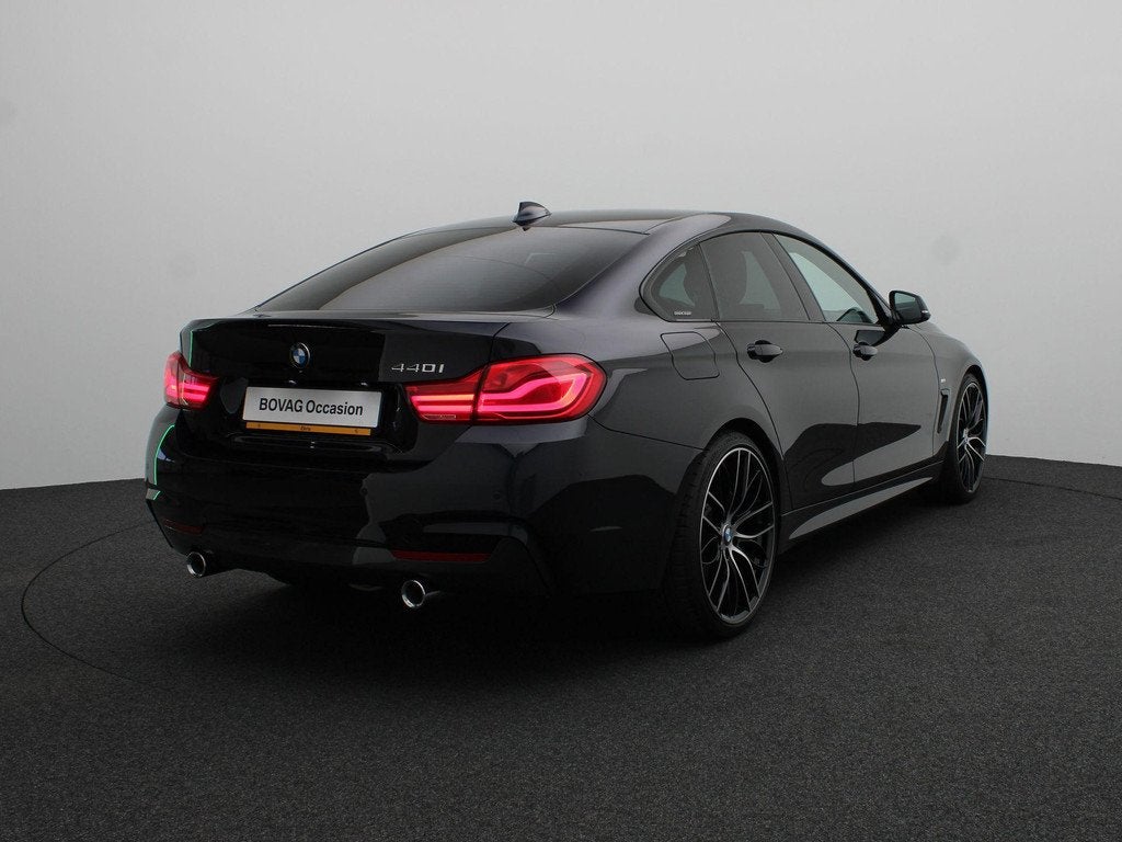 BMW 4 Serie Gran Coupé 440i High Executive | M Sportpakket, Auto's, Gebruikt, Euro 6, 1595 kg, Zwart