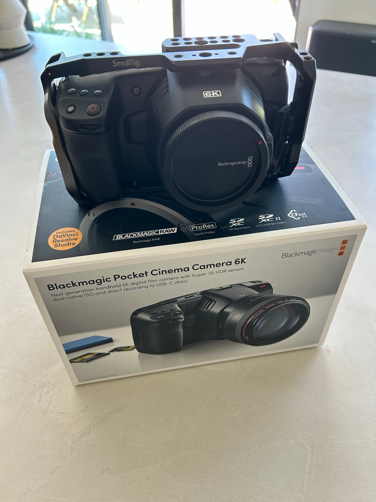 Blackmagic Pocket Cinema Camera 6K met SmallRig Cage, Audio, Tv en Foto, Videocamera's Digitaal, Zo goed als nieuw, Camera, Overige merken