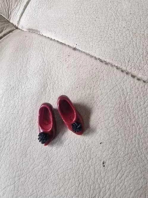 heidi ott miniaturen rode schoentjes met hakje, Ophalen of Verzenden, Nieuw, Poppenhuis