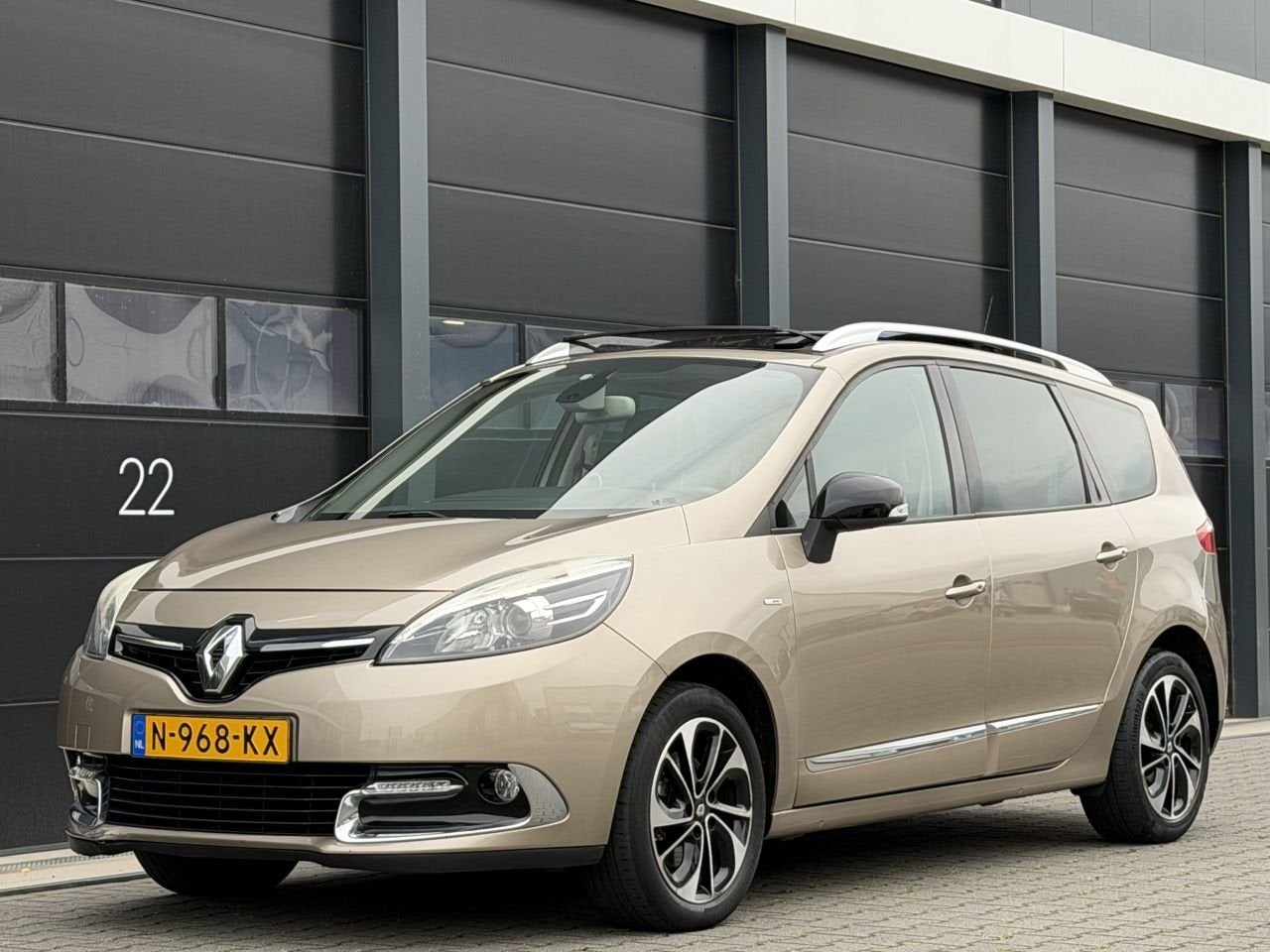 Renault Grand Scénic 1.5 dCi Bose Pano Clima 7-PERS, Voorwielaandrijving, 4 cilinders, 7 stoelen, 23 km/l