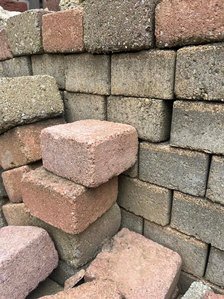 Gebruikte klinkers, rood, grijs en geel, Tuin en Terras, Tegels en Klinkers, Ophalen, Gebruikt, Klinkers, 10 m² of meer