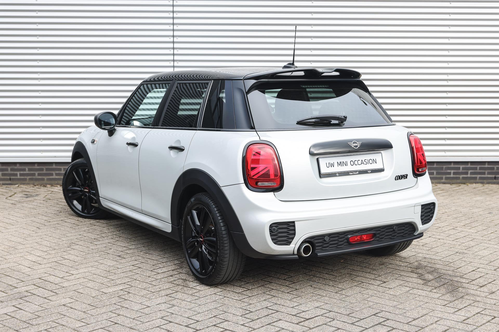MINI Hatchback Cooper JCW Automaat / JCW Sportstoelen / LED, Auto's, 136 pk, Gebruikt, Leder en Stof, Wit