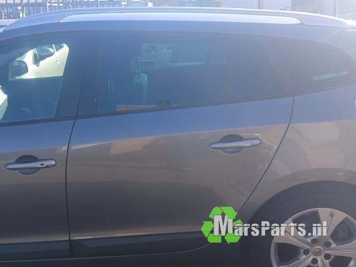 Portier 4Deurs links-achter van een Renault Megane