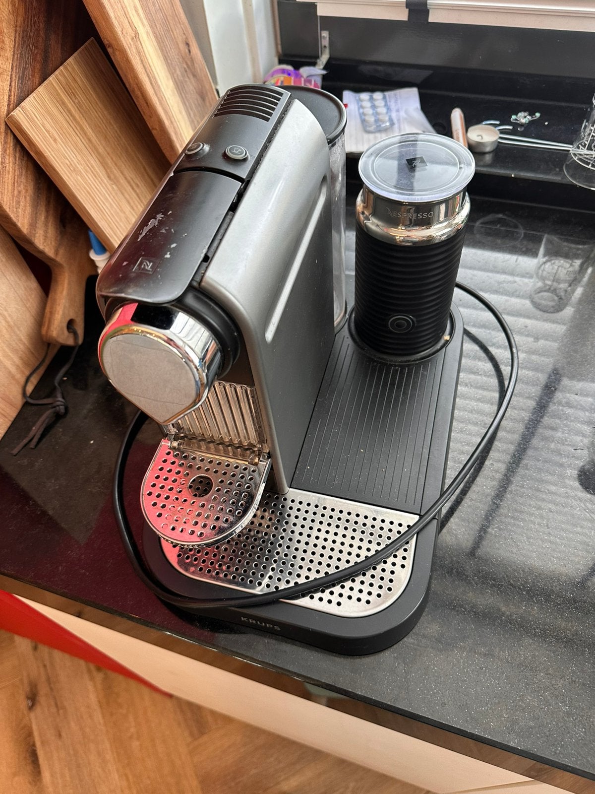 Krups XN 730T Nespresso machine met melkopschuimer, Ophalen, Gebruikt, Espresso apparaat, Koffiepads en cups