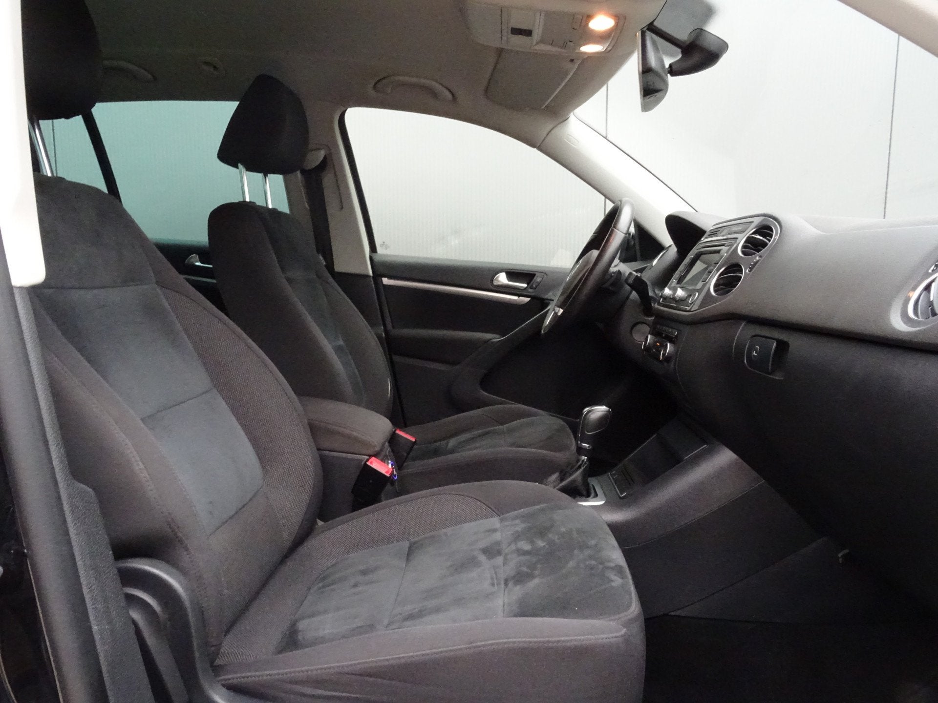 Volkswagen Tiguan 1.4 TSI R-Line Edition * 19 INCH * TREKHAA, Euro 5, Stof, 4 cilinders, 160 pk