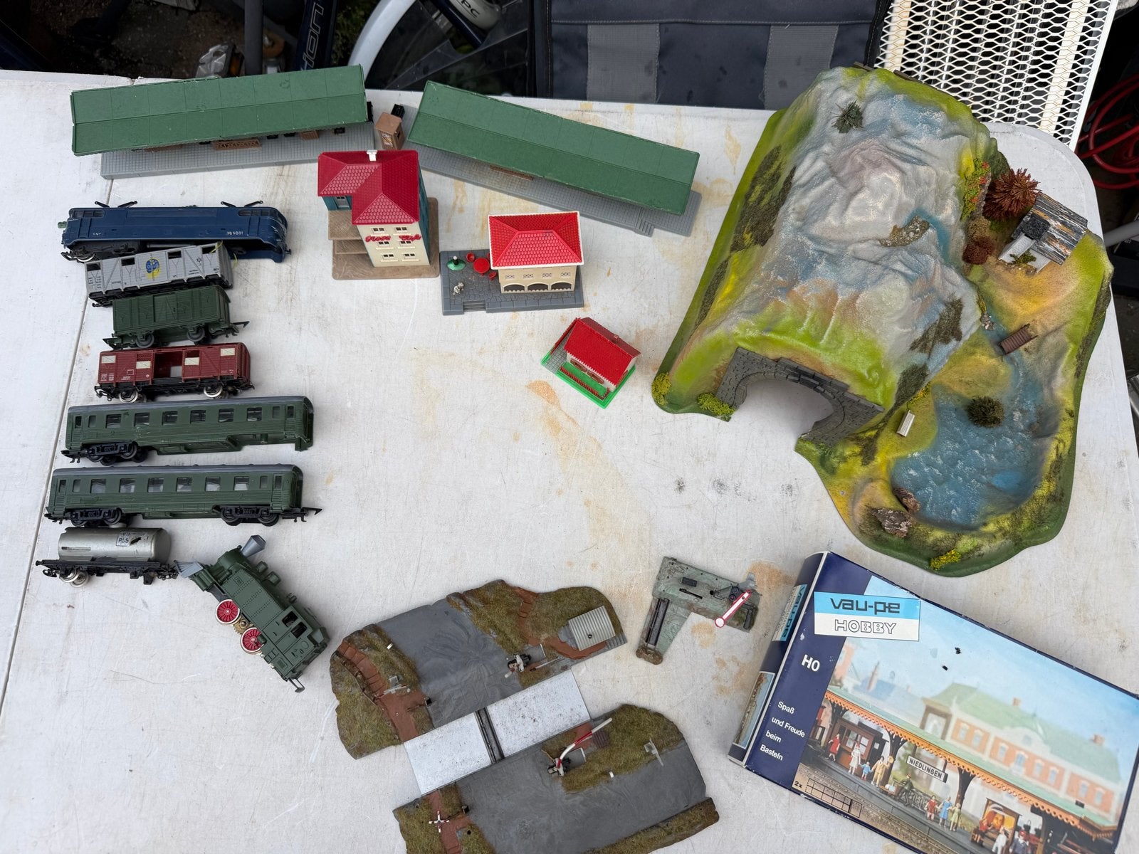 Grote set modelspoorbaan: huisjes, treinen, bergen en meer, Ophalen of Verzenden, Gebruikt, Treinset