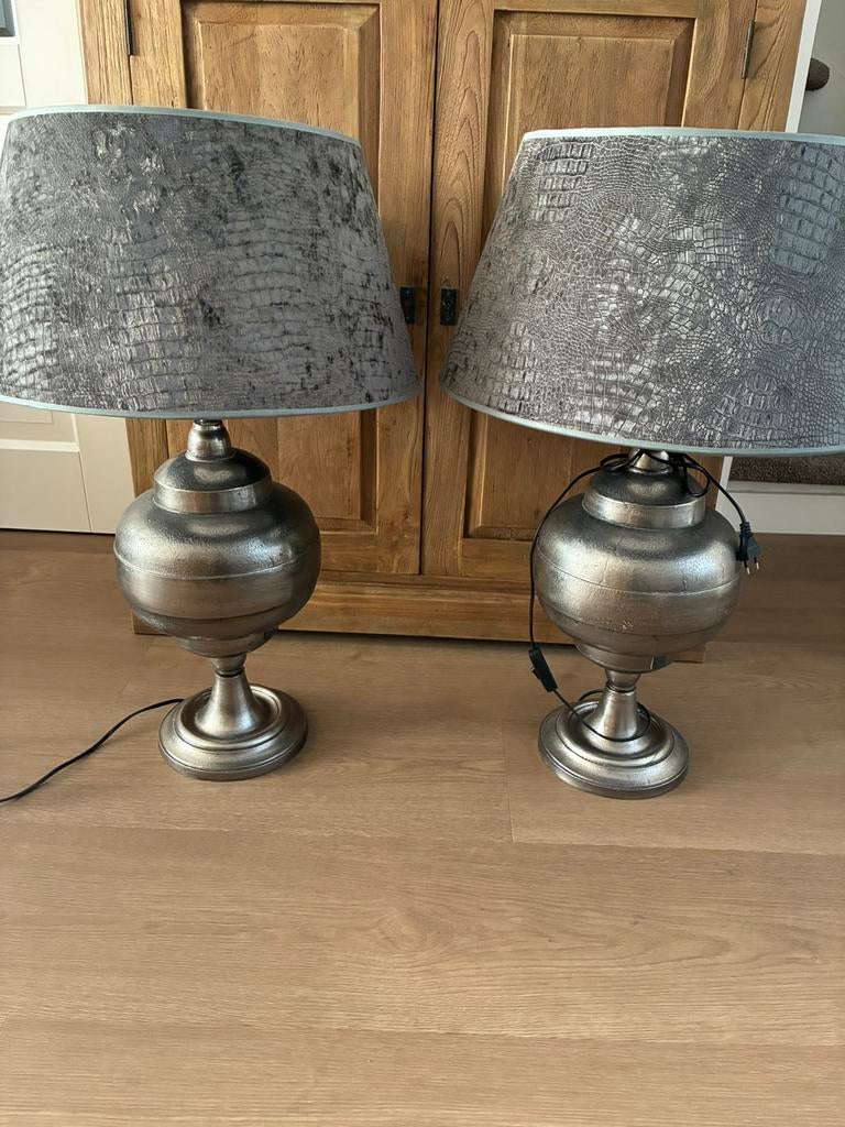 2 Stijlvolle tafellampen, Ophalen of Verzenden, Nieuw, Metaal, 50 tot 75 cm