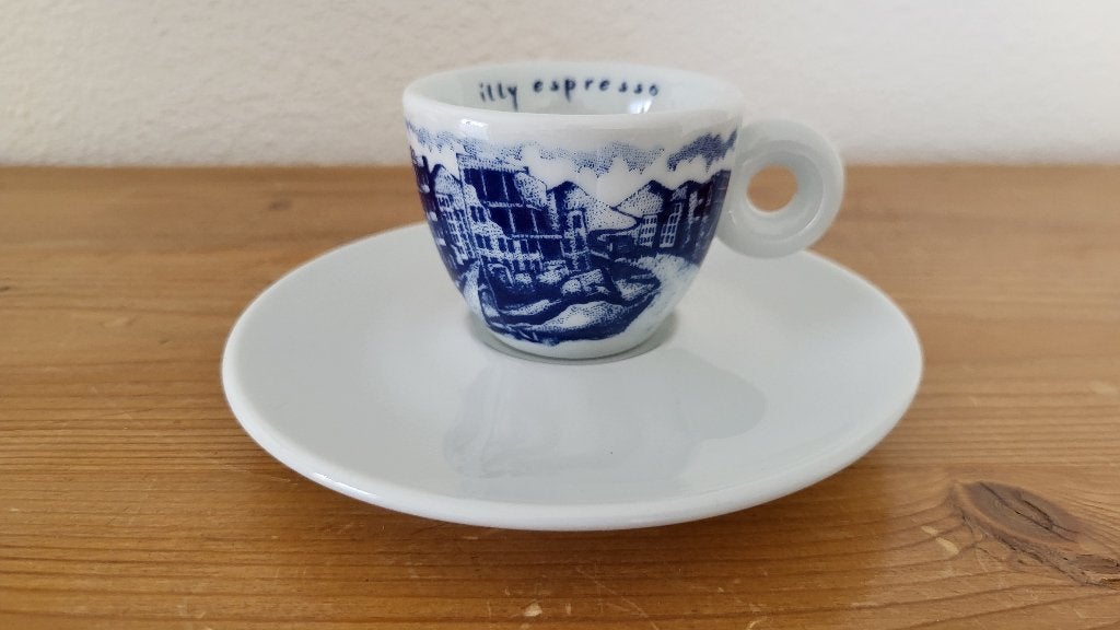 Illy espresso kop en schotel Rufus Willis, Huis en Inrichting, Keuken | Servies, Ophalen, Zo goed als nieuw, Overige stijlen, Illy