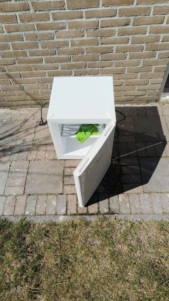 White Knight WK1548, Witgoed en Apparatuur, Minder dan 75 liter, Ophalen, Met vriesvak