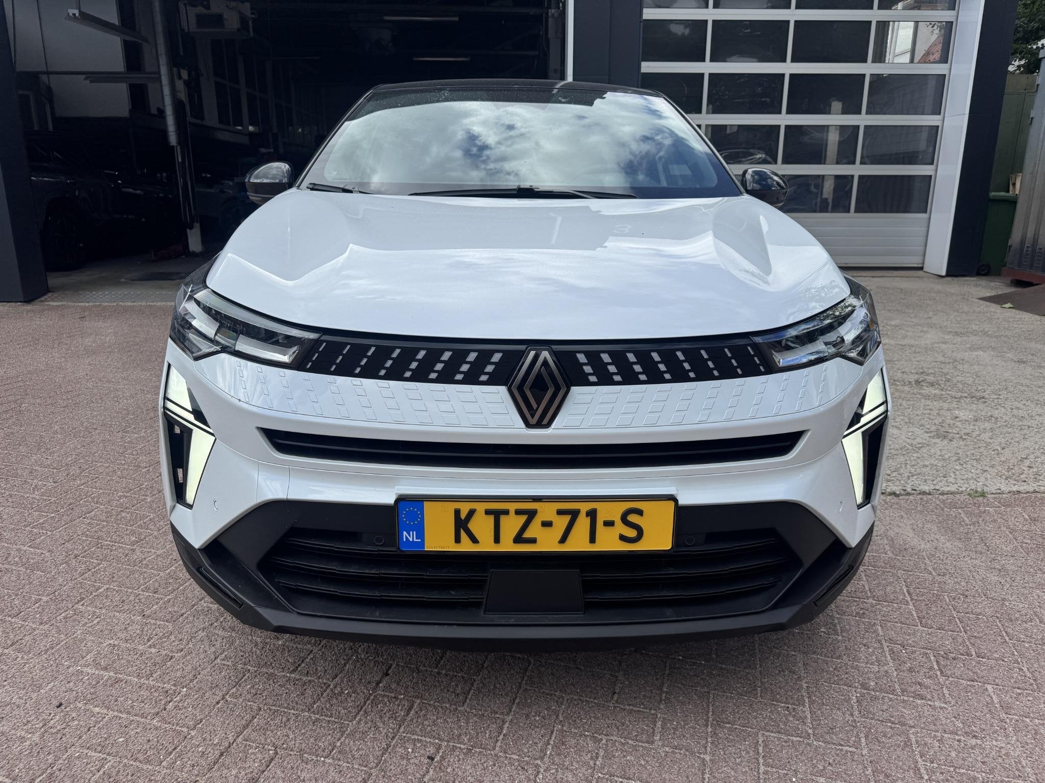 Foto 2 van Renault Captur 1.8 E-Tech full hybrid 160 techno
