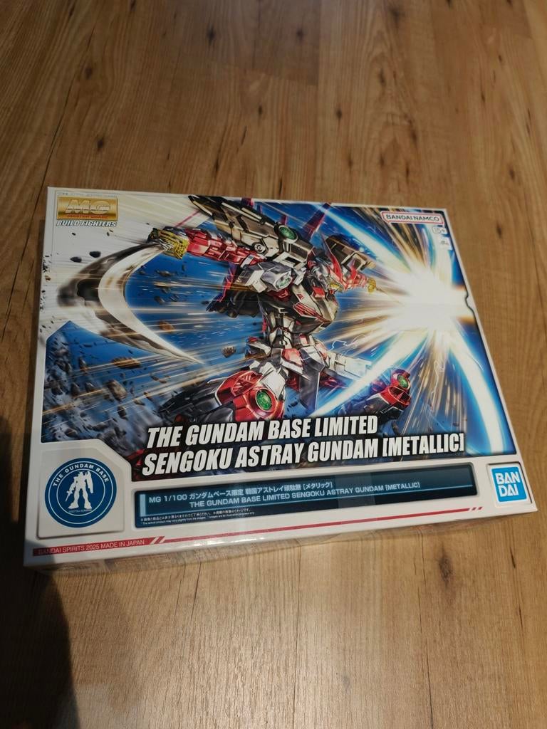 Gundam Base Limited Sengoku Astray Gundam (Metallic), Hobby en Vrije tijd, Modelbouw | Auto's en Voertuigen, Overige merken, 1:50 of kleiner