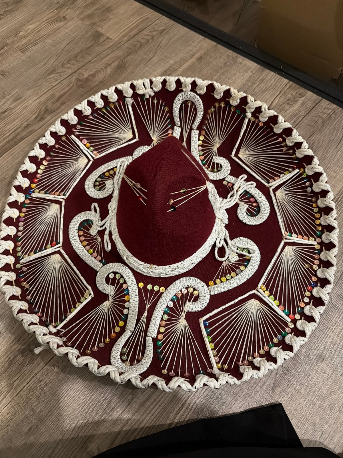 Traditionele Mexicaanse Sombrero - Rood met Wit Borduurwerk, Kleding | Dames, Hoeden en Petten, Zo goed als nieuw, Hoed, One size fits all