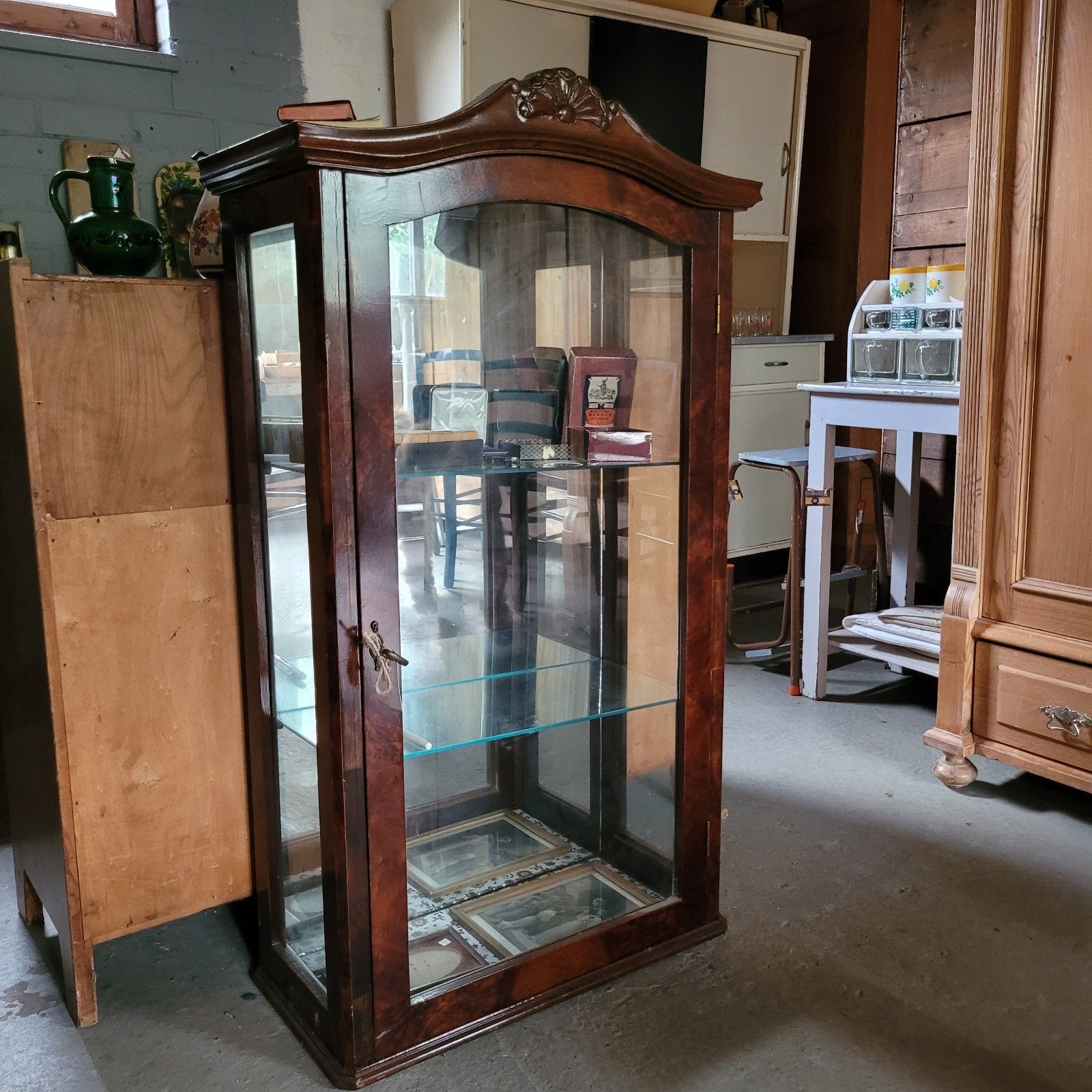 Brocante oude kleine vitrinekast vitrinekastje servieskastje, Ophalen