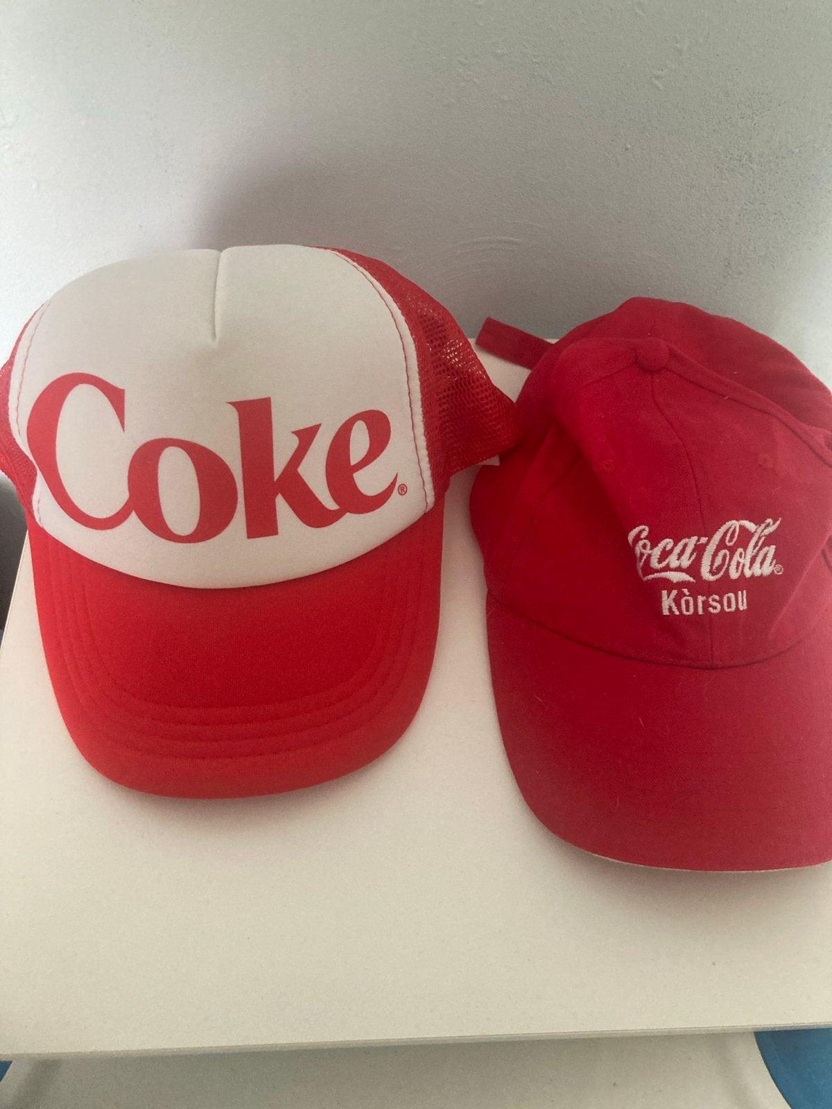 Coca-Cola Petten - Set van 2 (Coke & Coca-Cola Kòrsou), Ophalen of Verzenden, Zo goed als nieuw, One size fits all, Pet