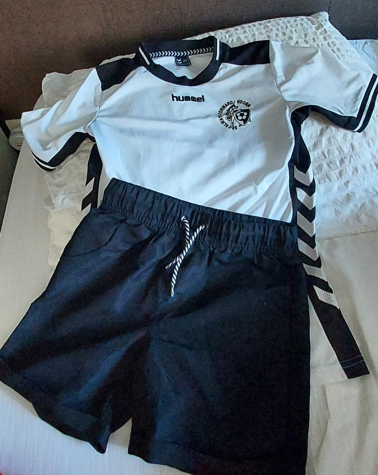 Jongens voetbaltenue Always Forward Hoorn, Sport en Fitness, Voetbal, Maat XS of kleiner, Ophalen of Verzenden, Zo goed als nieuw