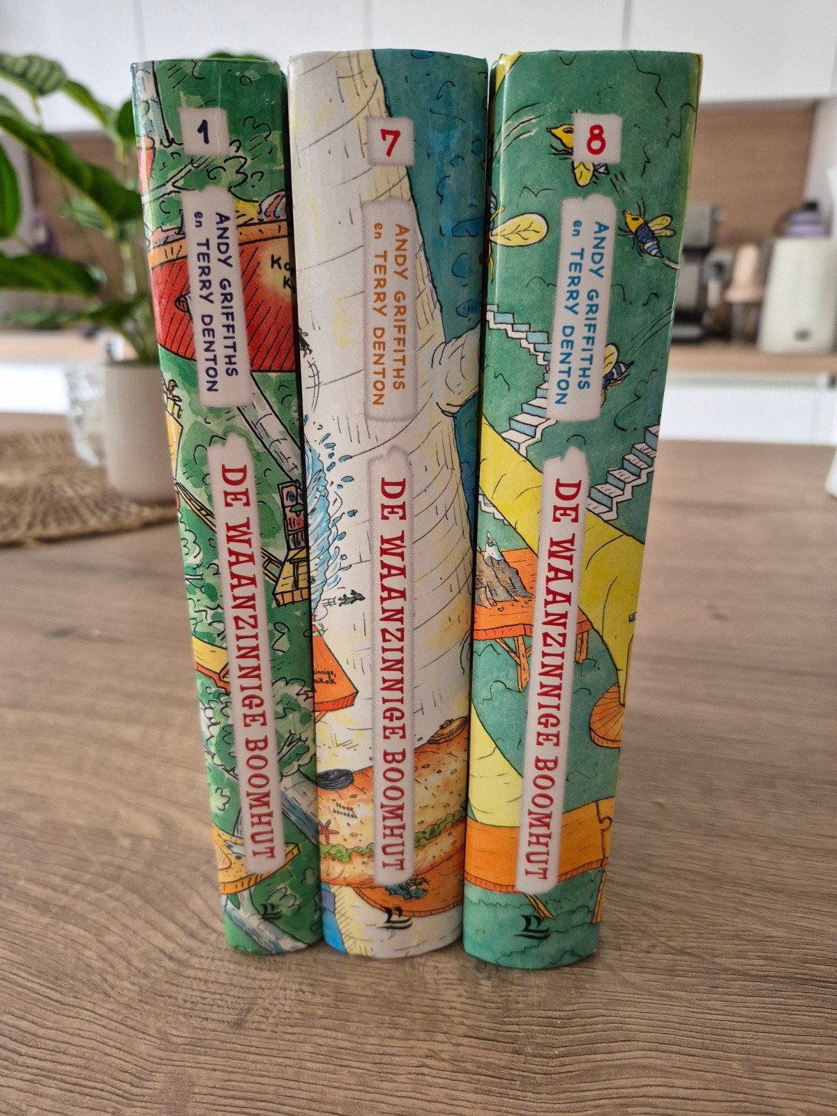 De Waanzinnige Boomhut deel 1, 7 en 8, Boeken, Ophalen of Verzenden, Zo goed als nieuw, Fictie algemeen