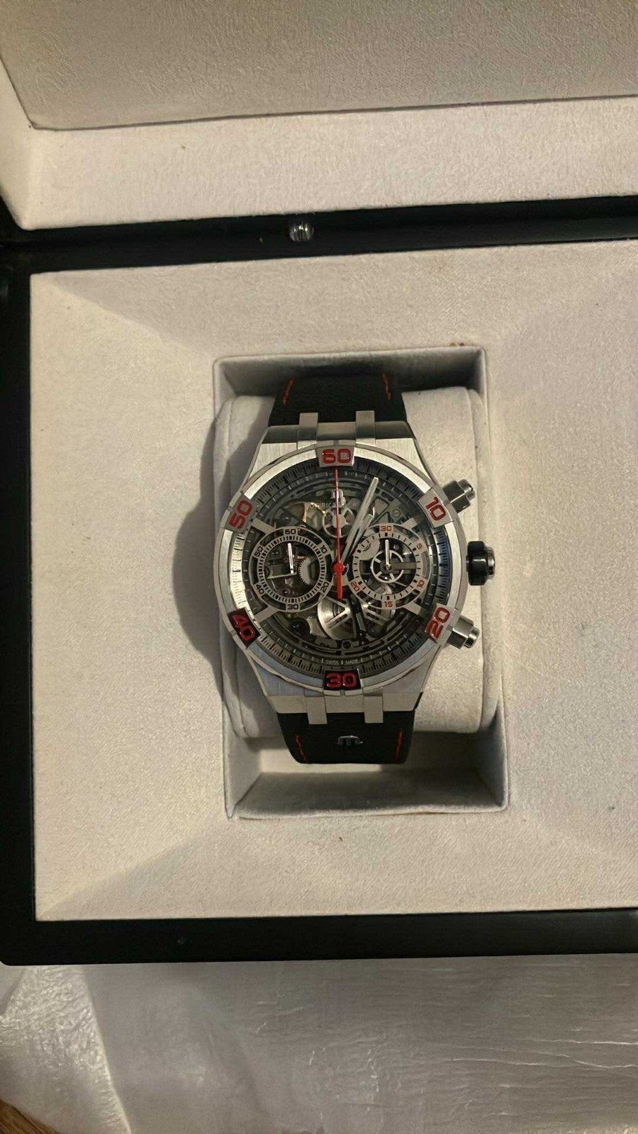 Maurice Lacroix AIKON

'Mahindra Racing' Al6098-
SS001-091-2, Ophalen of Verzenden