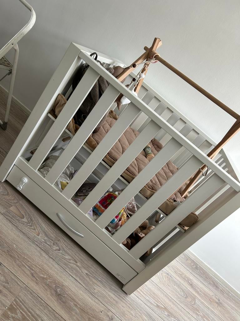Witte kinderbox met lade, Kinderen en Baby's, Boxen, Gebruikt, Vierkant, In hoogte verstelbaar, Lade, Ophalen