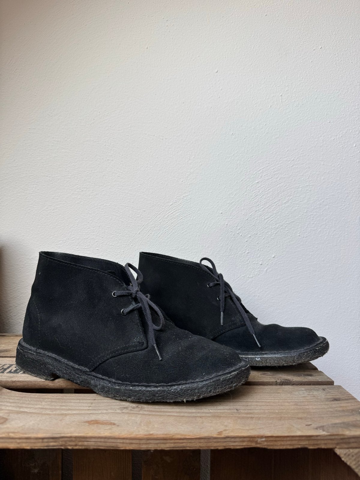 Zwarte suède desert boots - Clarks - Maat 41, Kleding | Heren, Zwart, Boots, Ophalen of Verzenden, Gedragen
