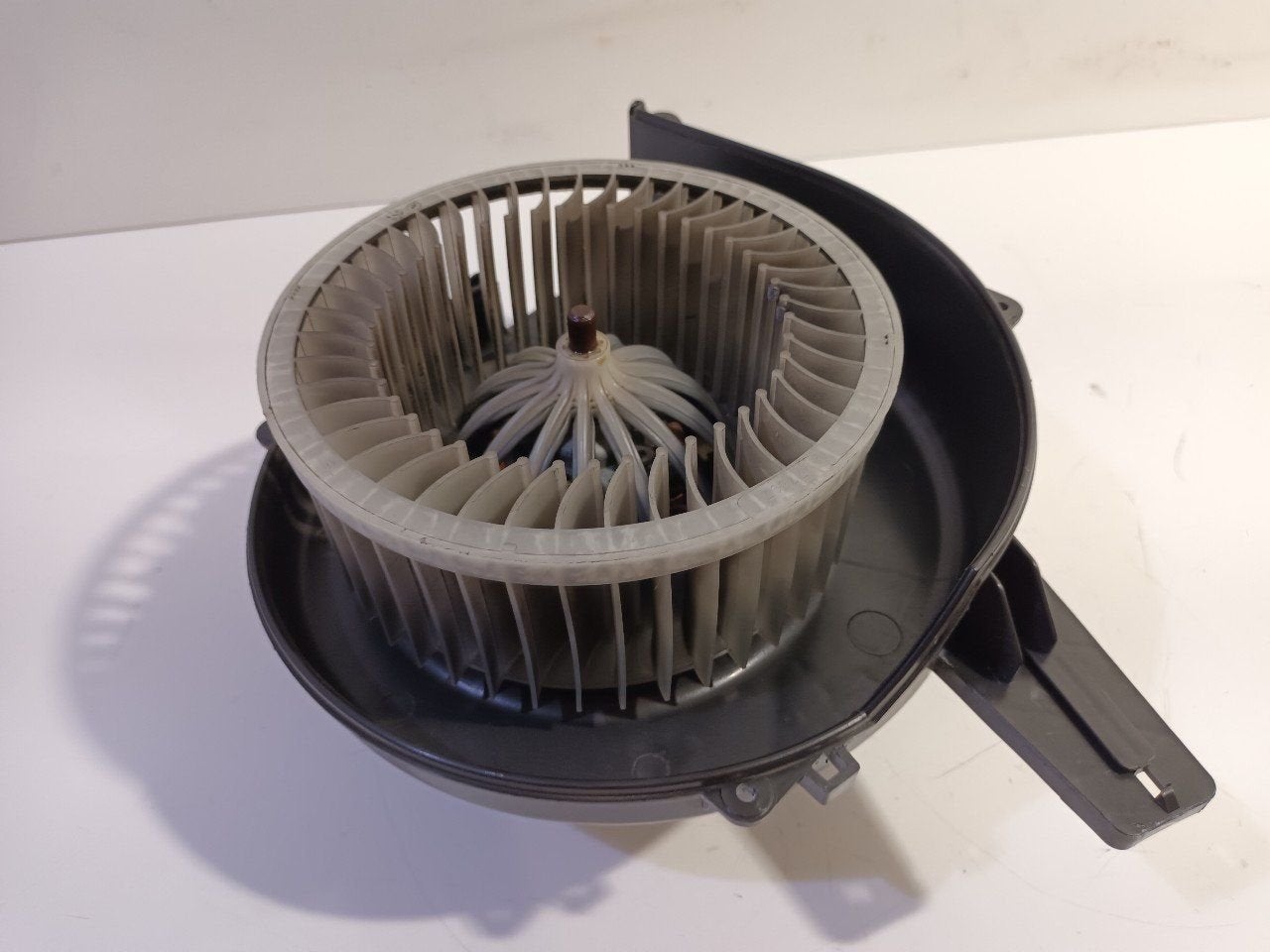 Kachel ventilator motor Audi A1, Onderdelen@venauto.nl, Van der Ven Autorecycling B.V., Gebruikt, Ettenseweg 76, 4706 PB Roosendaal, The Netherlands