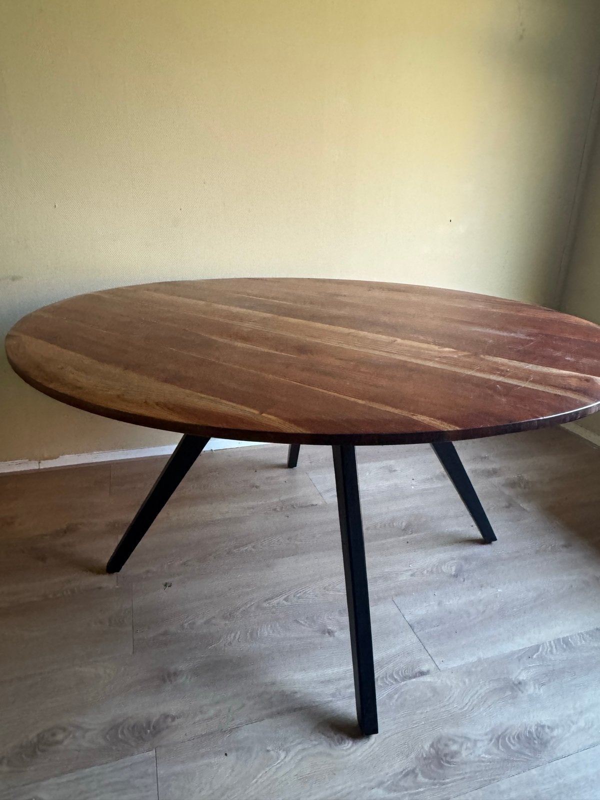 Ronde zware eettafel met 4 stoelen - mango hout, Ophalen, Gebruikt, 100 tot 150 cm, Rond