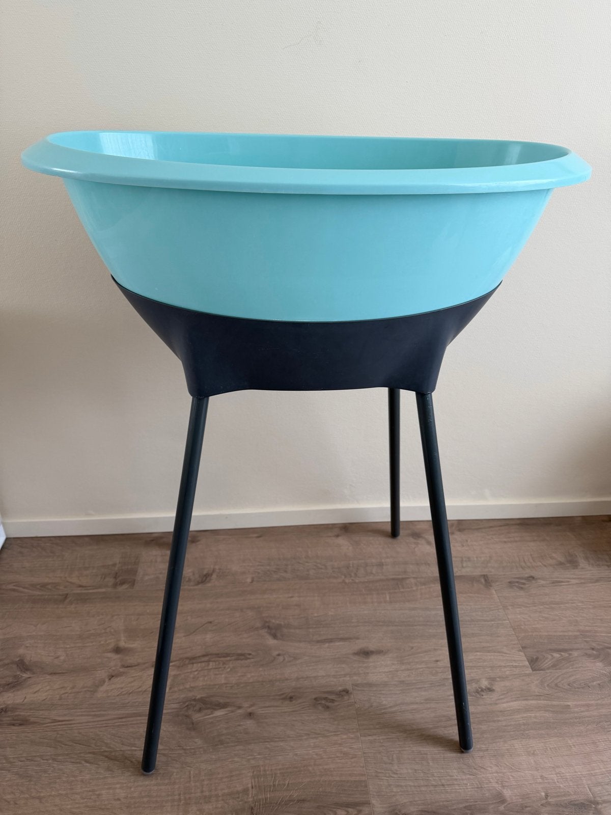 Luma baby bad met badstandaard en badzitje, Gebruikt, Badje, Standaard, Ophalen