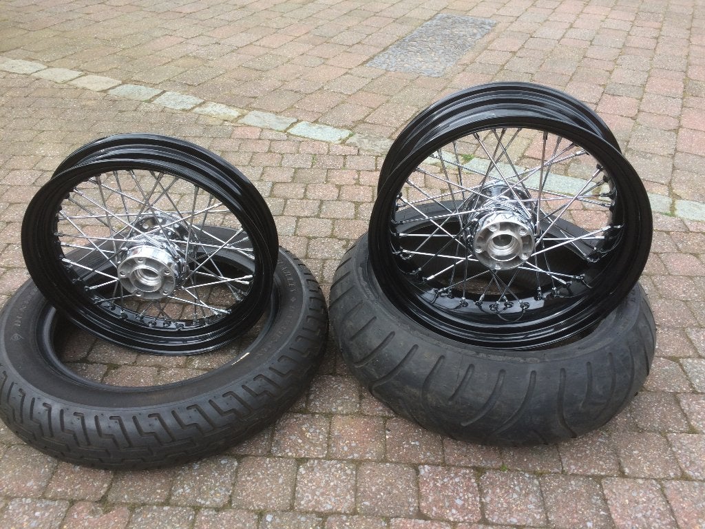 Harley cross bones velgen met banden in prima staat, Motoren, Ophalen