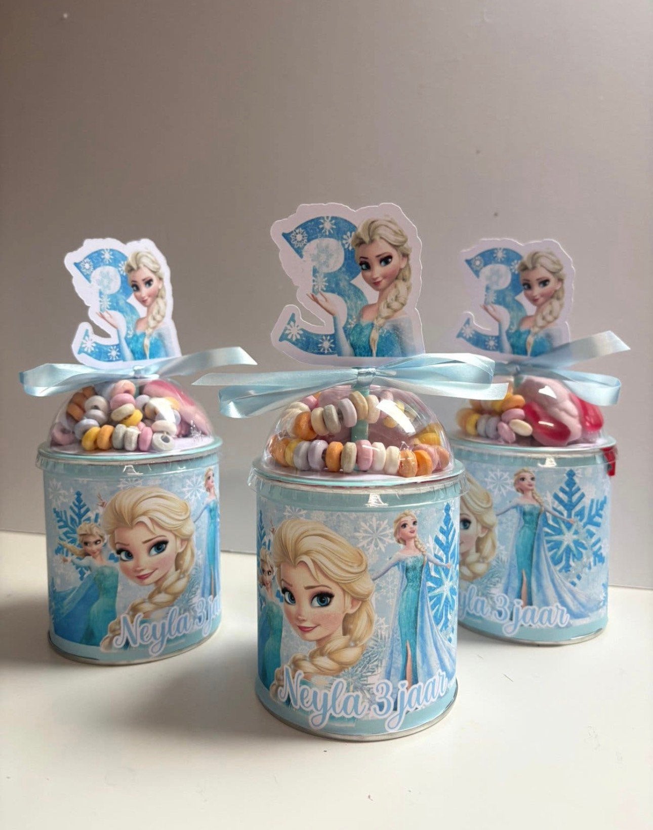 Traktatie pringles met snoep gepersonaliseerd  FROZEN, Ophalen of Verzenden, Zo goed als nieuw, Feestartikel, Verjaardag