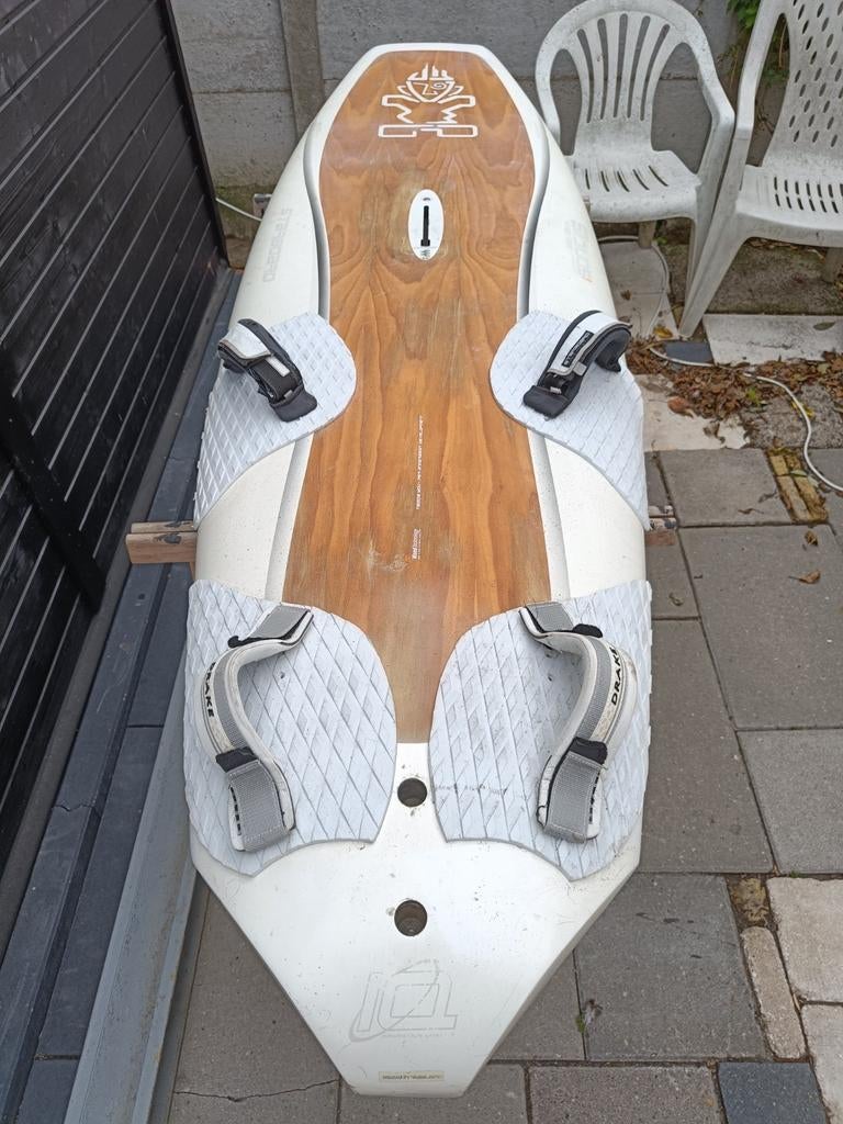 Windsurfplank Isonic 115L - Goede staat, Ophalen, Gebruikt, Plank, Met voetbanden