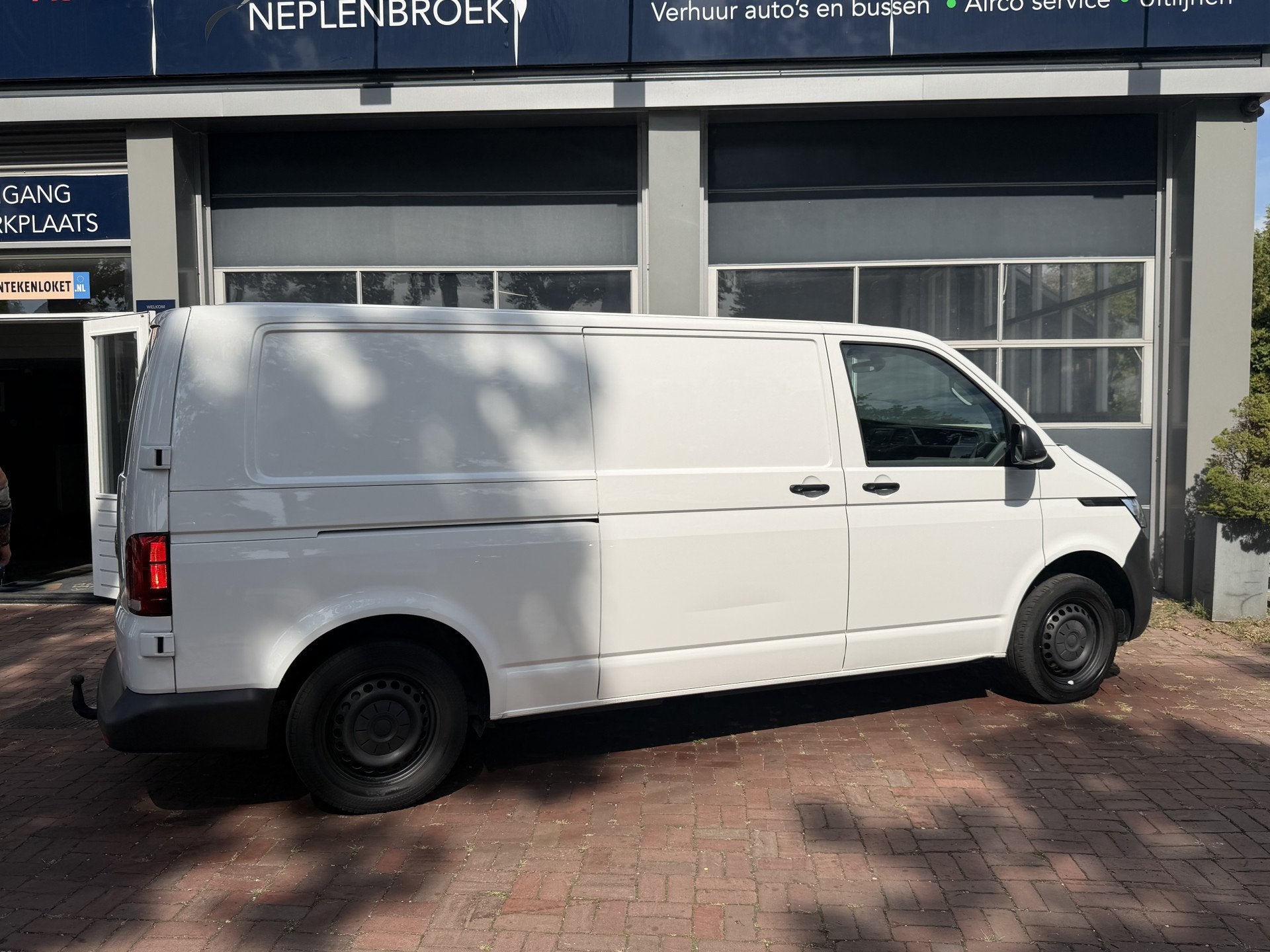 Volkswagen Transporter 2.0 TDI L2H3 28 (Bestel) | Trekhaak |, Voorwielaandrijving, Dealer onderhouden, Gebruikt, 4 cilinders