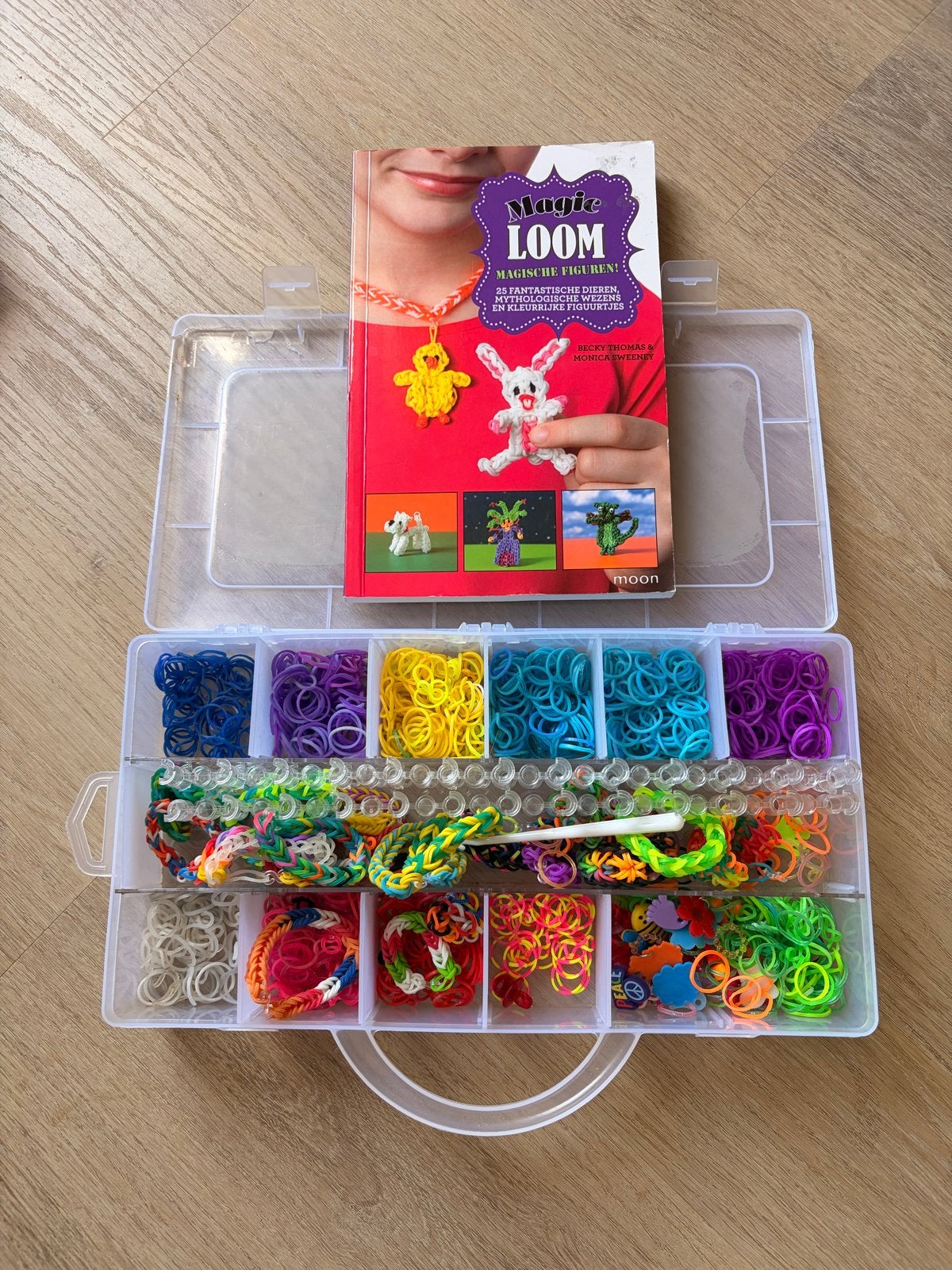 Magic Loom set met boek en elastiekjes, Ophalen, Zo goed als nieuw, Knutselen