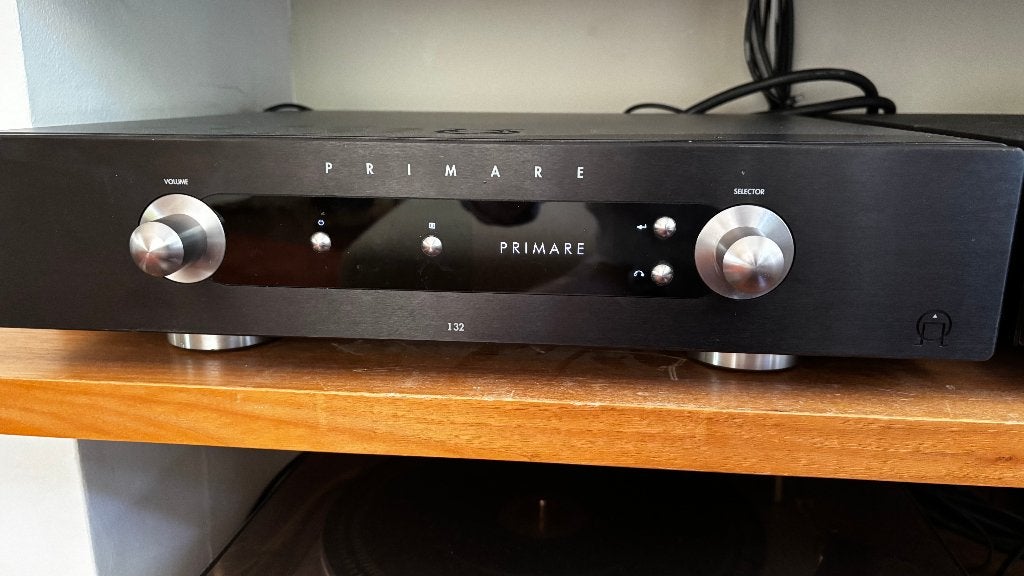 Primare I32 versterker– strak design, groots geluid, Zo goed als nieuw, 120 watt of meer, Stereo, Ophalen
