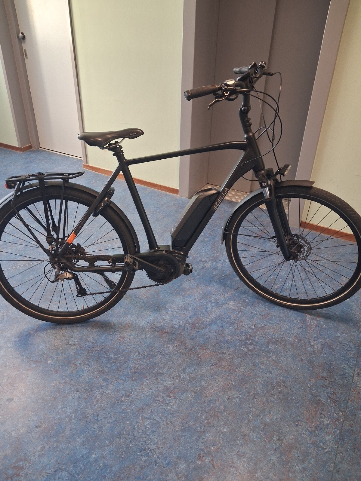 Stella Trekking E-bike met Bosch middenmotor en 400Wh accu, Fietsen en Brommers, Elektrische fietsen, Overige merken, Ophalen of Verzenden