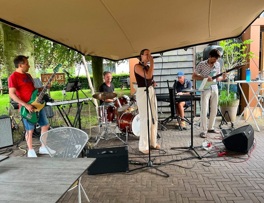 Funkband zoekt ervaren saxofonist (m/v), Contacten en Berichten, Muziek maken en Bandleden