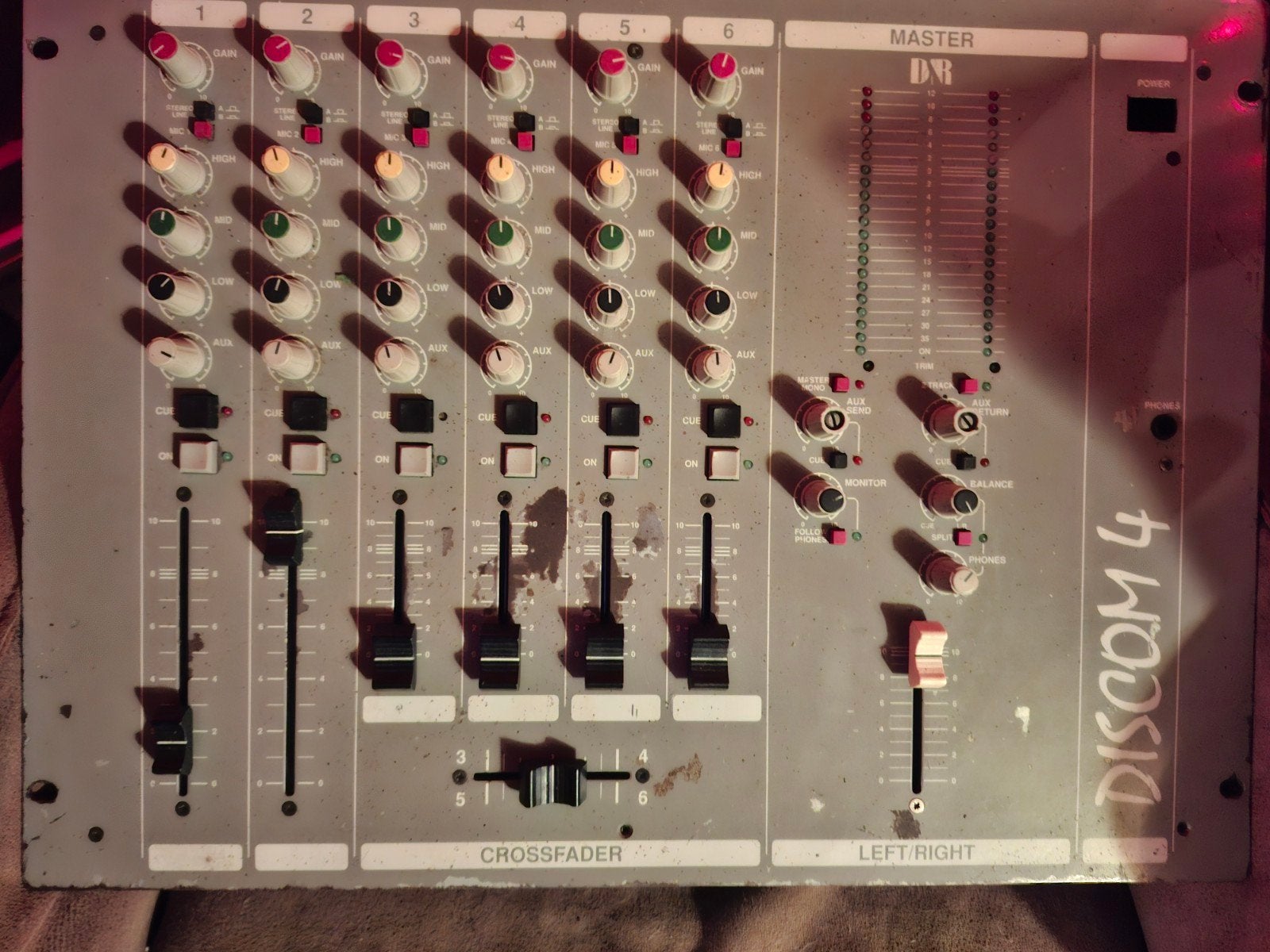 DB DISCOM 4 Mixer - 6 kanalen met microfooningang, Muziek en Instrumenten, Verzenden, Gebruikt, 5 tot 10 kanalen, Microfooningang