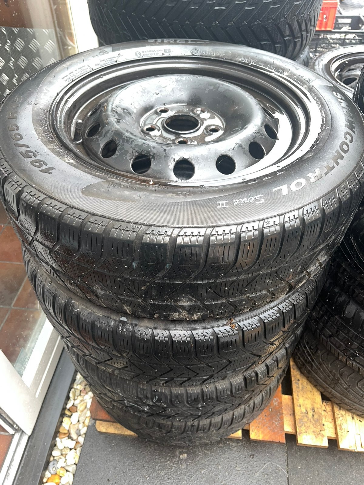 4x VW Caddy 5 gats winterbanden op stalen velg set, 15 inch, Banden en Velgen, Winterbanden, 195 mm