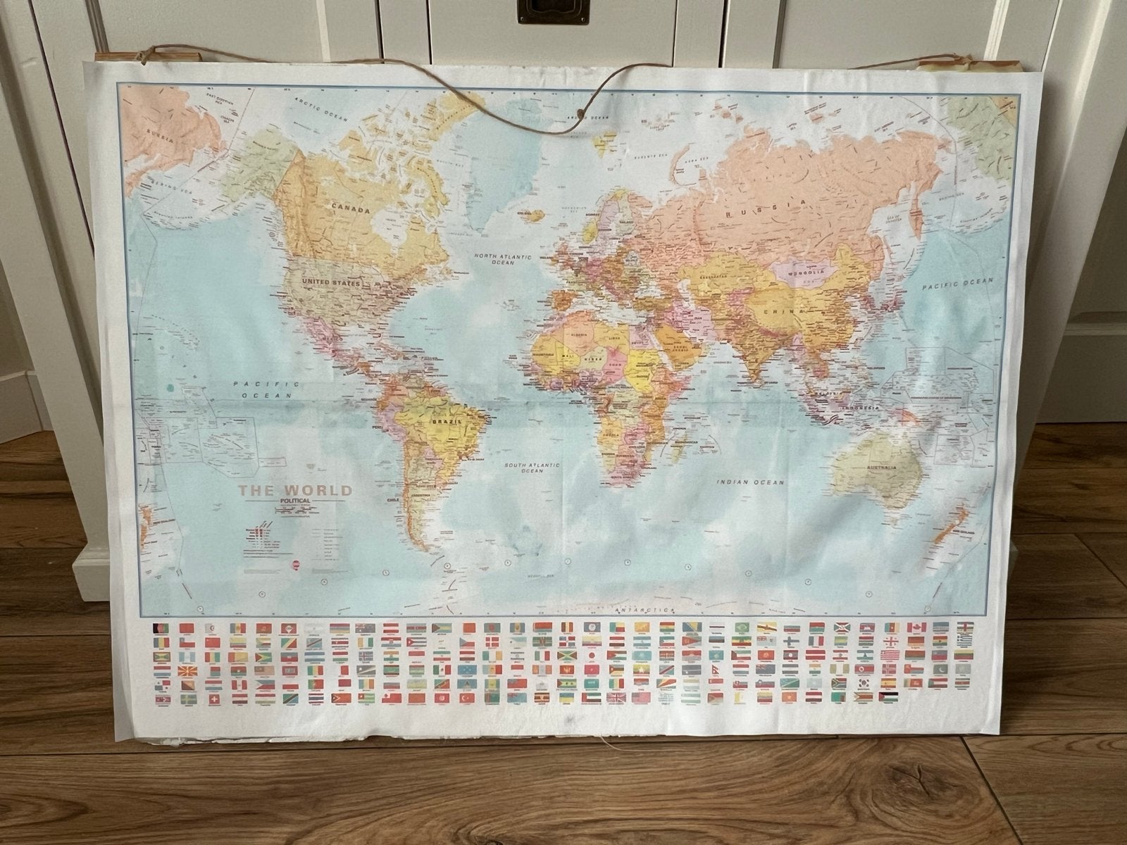 Grote wereldkaart met vlaggen - Gratis af te halen, Educatief, Overige typen, Ophalen of Verzenden, Papier/karton