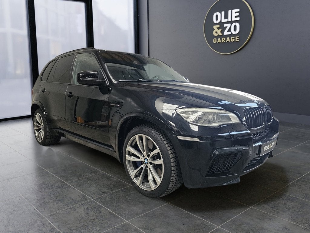 BMW X5 M 4.4i V8 | All-in | Akrapovic | Luchtvering | Leder, Gebruikt, 4395 cc, 3000 kg, Zwart