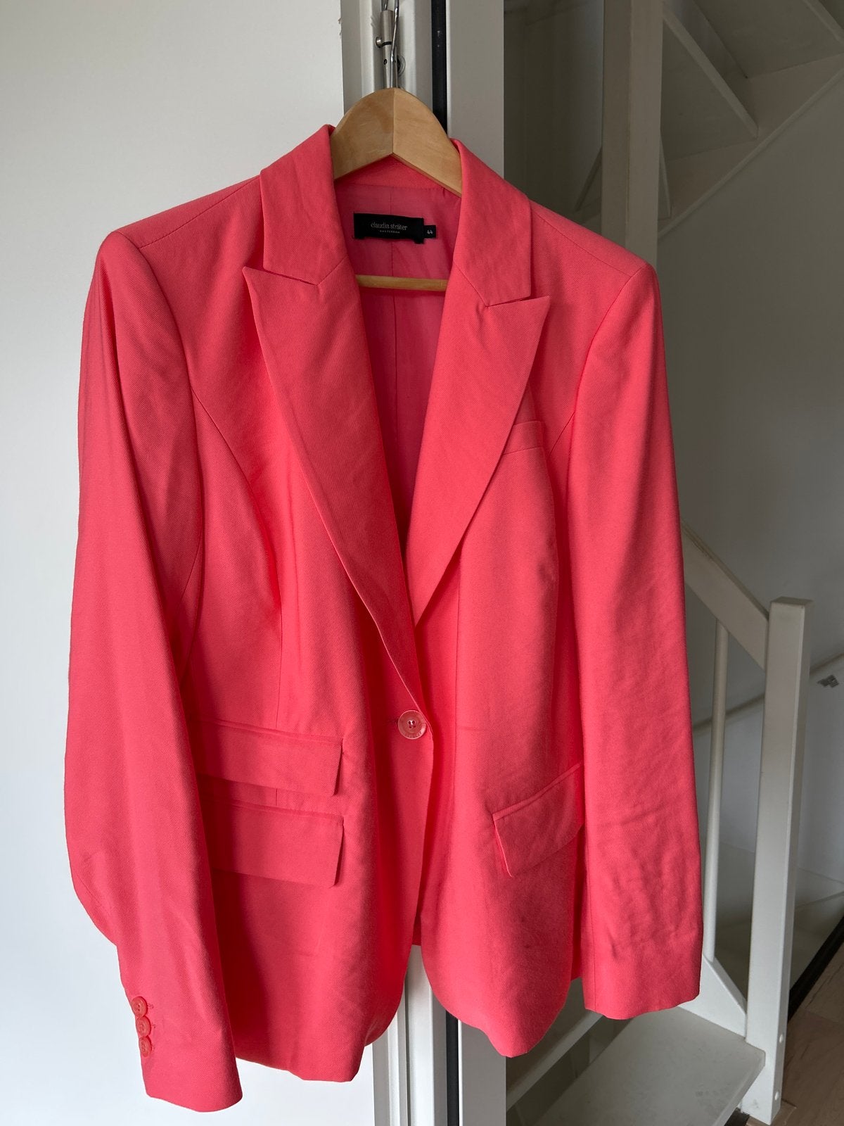 Claudia Sträter koraalroze blazer maat 44, Kleding | Dames, Ophalen, Maat 46/48 (XL) of groter, Zo goed als nieuw, Jasje