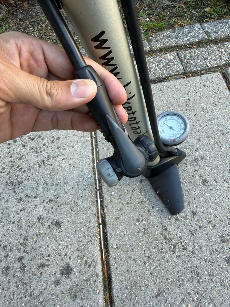 Fietspomp met drukmeter, Ophalen, Drukmeter, Zo goed als nieuw