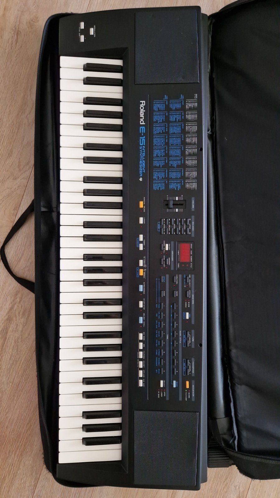 Te koop Roland E-15 keyboard zgan, Muziek en Instrumenten, Keyboards, 61 toetsen, Roland, Ophalen of Verzenden, Zo goed als nieuw