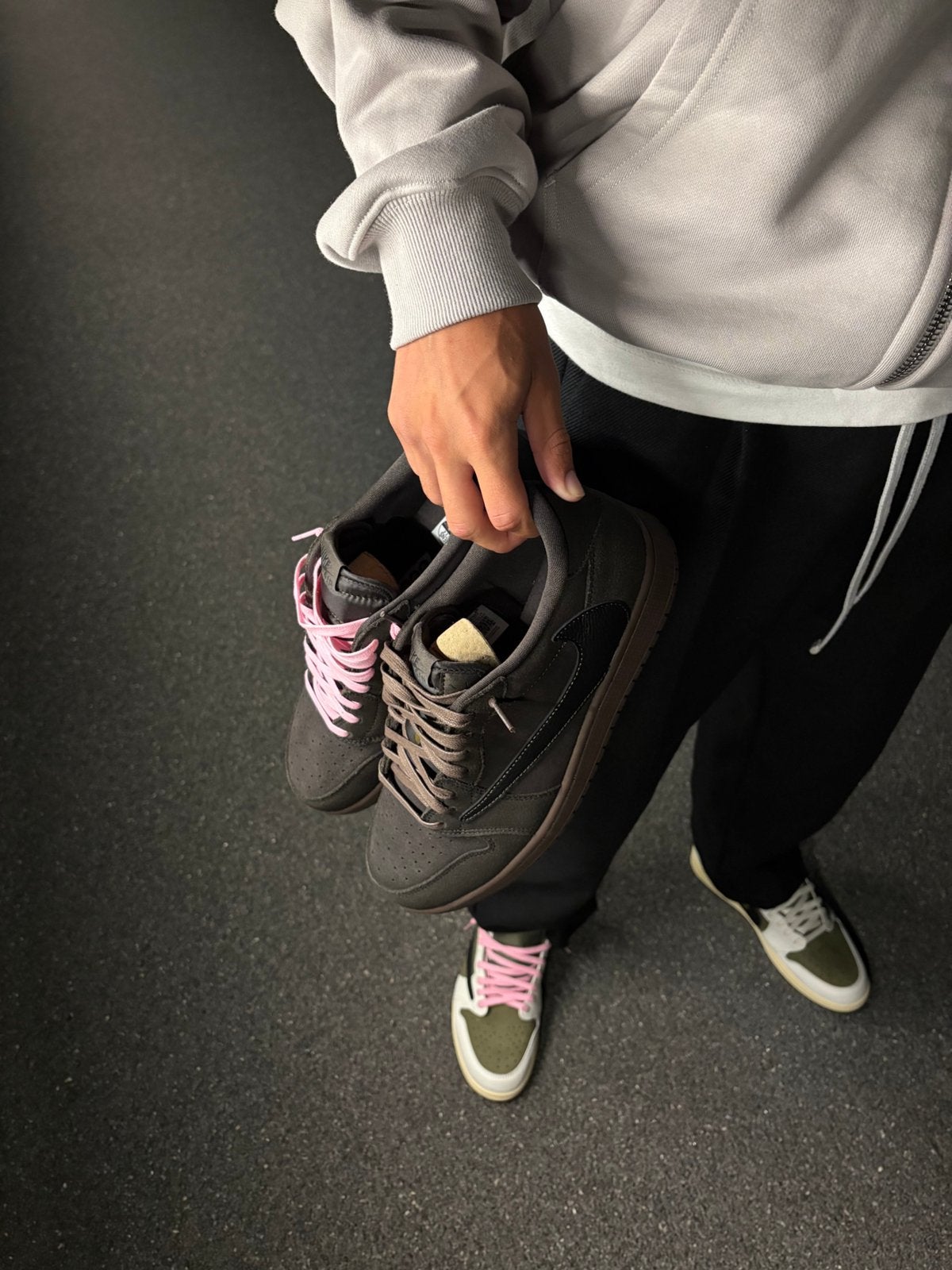 Nike Air Jordan 1 Low Travis Scott Velvet Brown, Ophalen of Verzenden, Zo goed als nieuw, Bruin